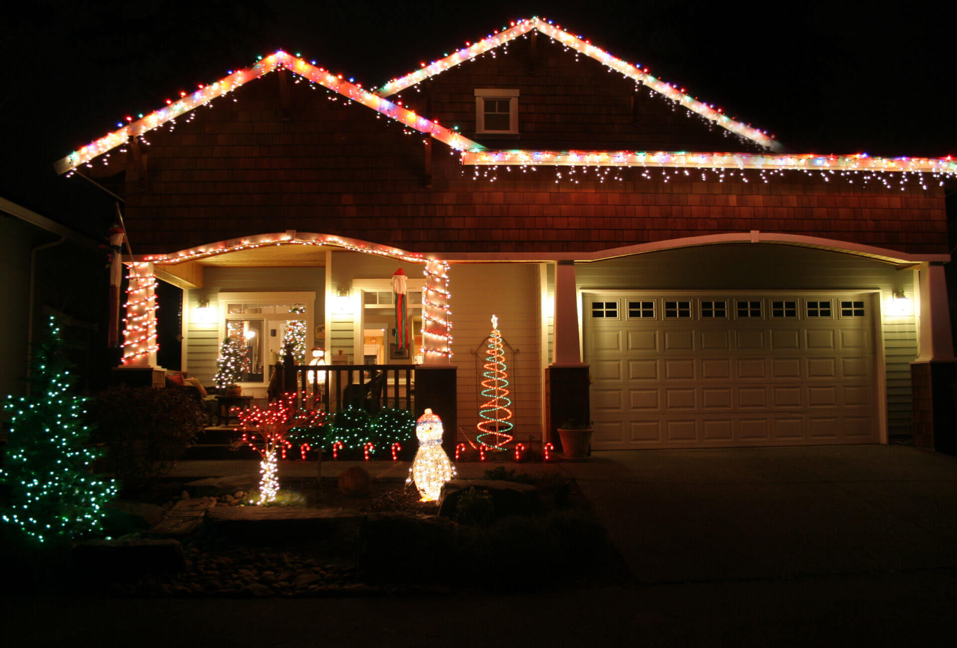 RTD Decoration Holiday Lights on House
